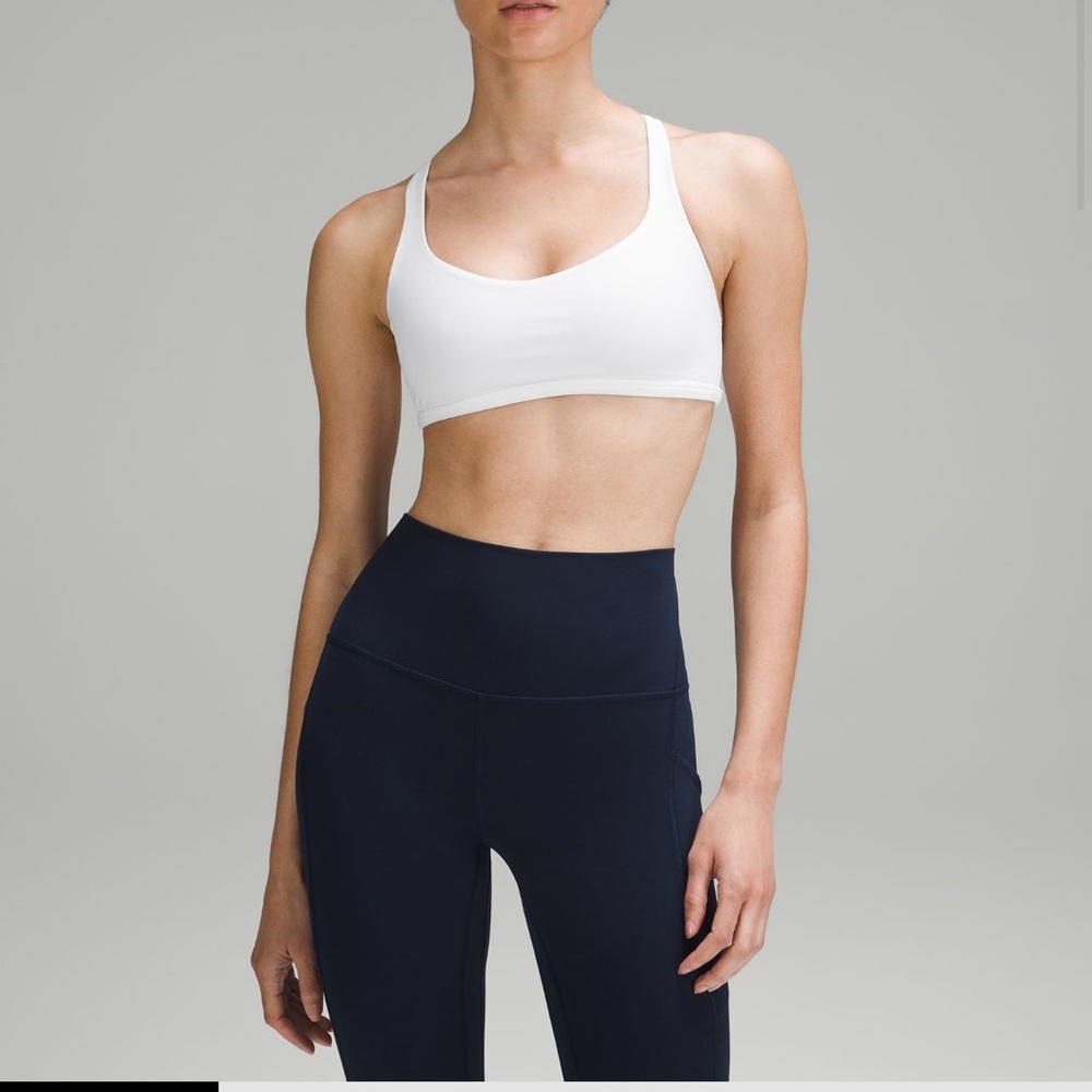 White lululemon sports bra